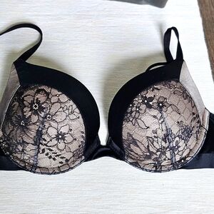 Victoria's Secret Lace Push Up Bra - 34B - Beautiful!!